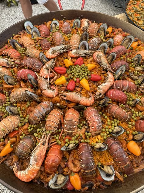 Keyslife! 🦞 Seafood Lobster Paella. This is how we roll in the Keys! 🌴🦞 Lobster Paella, Seafood Lobster, Seafood Paella, African Cooking, Cool Old Cars, Healthy Food Dishes, The Keys, Paella, Food Dishes