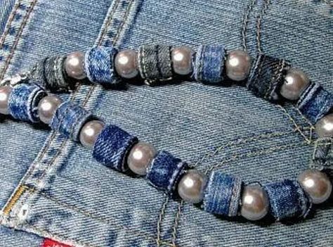 Denim And Pearls, Anting Manik, Denim Bracelet, Denim Earrings, Fiber Necklace, Denim Crafts Diy, Cotton Necklace, Blue Jeans Crafts, Casual Necklaces