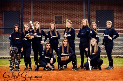 Cullman High School Softball Team photo by Leslie Dyer Softball Team Photos, Team Picture Poses, Softball Team Pictures, Softball Pictures Poses, Softball Picture, Softball Photography, Softball Team Banners, Softball Photos, Softball Banner