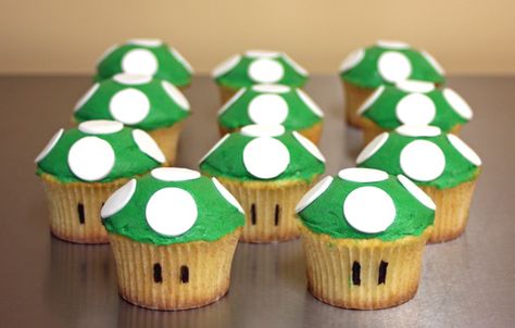 These adorable Super Mario cupcakes are of the infamous 1-up mushroom. They are easy to make and sure to please any classic gamer. Verjaardagstraktaties Op School, Mario Cupcakes, Super Mario Cupcakes, Mushroom Cupcakes, Mario Kart Party, Mario Birthday Cake, Nintendo Party, 4de Verjaardag, Mario Bros Cake