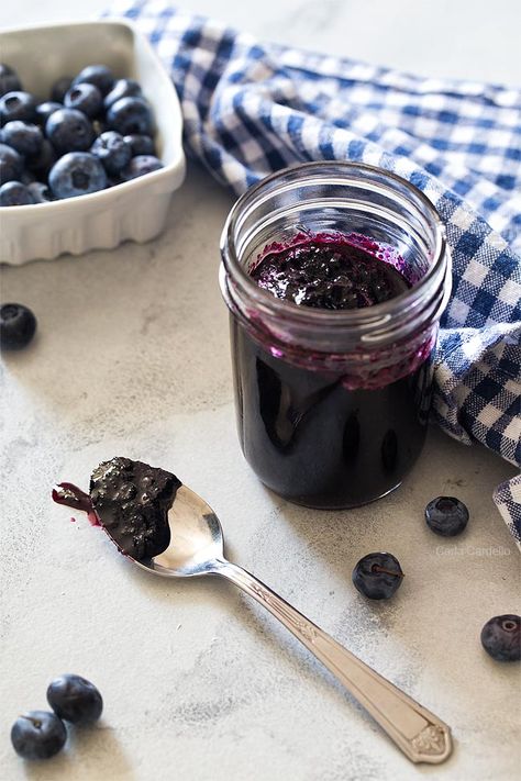 Small Batch Blueberry Jam (No Pectin) - Homemade In The Kitchen Blueberry Sauce Recipe, Jam Without Pectin, Blueberry Jam Recipe, Streusel Muffins, Blueberry Syrup, Blueberry Compote, Blueberry Sauce, Berry Jam, Blueberry Jam