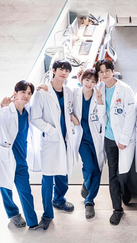 Dr. Romantic 2, Dr Romantic, Romantic Doctor Teacher Kim, Dr. Romantic, Romantic Series, Medical Photography, Medical School Life, Medical Wallpaper, Romantic Wallpaper