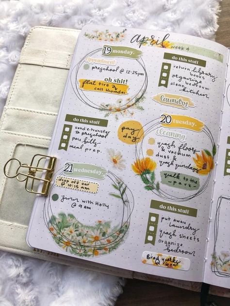 Back To School Bullet Journal, School Bullet Journal, Bullet Journal Spread Ideas, Aesthetic Journal Ideas, Journal Spread Ideas, 20 Aesthetic, Bullet Journal Paper, Bulletin Journal Ideas, Aesthetic Journal