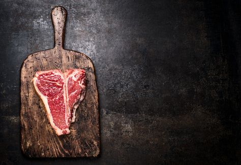 Meat Food Styling, Raw Steak, Carnicerias Ideas, Meat Art, Steak And Ale, Cooking The Perfect Steak, Premium Meat, T Bone Steak, Raw Meat