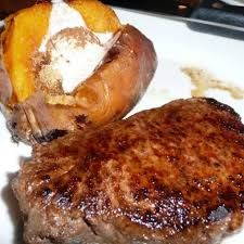 Outback Steak Seasoning, Copycat Restaurant Recipes Applebees, Outback Steakhouse Recipes, Steakhouse Steak, Steakhouse Recipes, Roast Chicken And Gravy, Steak Rub, Clone Recipe, Beef Tenderloin Roast