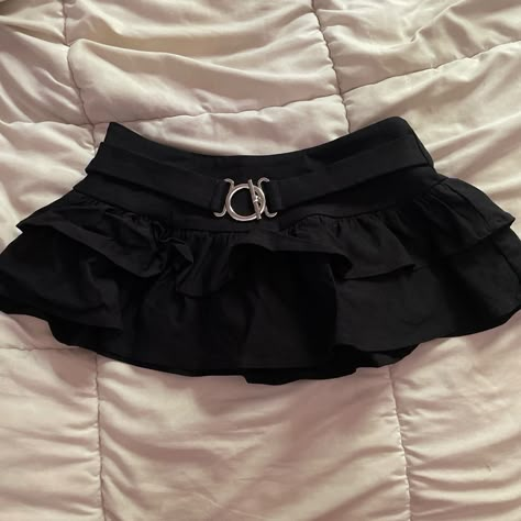 Nwot! My Legs Are Super Long So This Was Too Short On Me. Great Quality Considering It’s From Shein! Size Small! Cybercore Clothes, Mini Skirt Aesthetic, Skirts Y2k, Poofy Skirt, Shein Skirts, Grunge Skirt, Skirt Aesthetic, Gothic Skirt, Y2k Mini Skirt