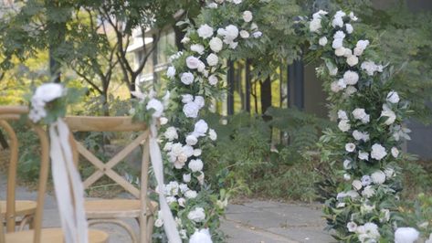 How to DIY Floral Wedding Arch Diy Wedding Arbor, Diy Floral Wedding, Floral Wedding Arch, Diy Wedding Arch, Diy Flower Boxes, Wedding Archway, Wedding Arch Flowers, Wedding Arbour, Arch Flowers