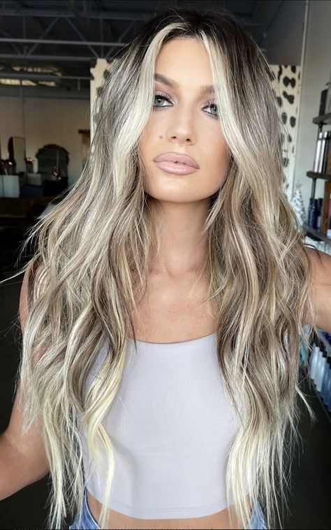 Balayage Hair With Money Piece, Blonde Hair With Extensions, Smudge Root, Hair With Extensions, Money Piece Blonde, Hair With Money Piece, Blonde Hair Transformations, Cute Hair Colors, Bronde Hair