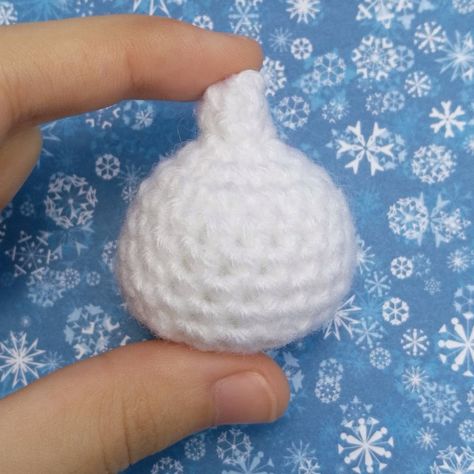 Knit Christmas Ornaments, Crochet Beautiful, Diy Pinecone, Crochet Amigurumi Free Patterns, Crochet Amigurumi Free, Handmade Charms, Christmas Knitting, Amigurumi Free Pattern, Worsted Weight Yarn