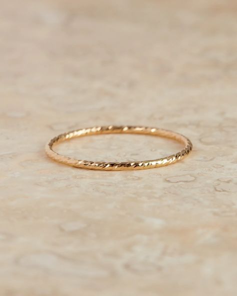 Midi Rings Gold, Future Engagement Rings, Midi Ring, Winter Nights, Stone Engagement Rings, Ring Sizer, White Gold Band, Three Stone Rings, Gold Wedding Band