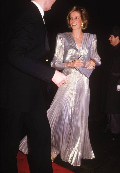 Princess Diana Party Outfits: an All-Sparkling Archive | Who What Wear UK Diana Outfits, Princess Diana Fashion, Princess Diana Pictures, Party Trends, Diana Fashion, Film Clips, Diana Princess, Evolution Of Fashion, Seat Belts