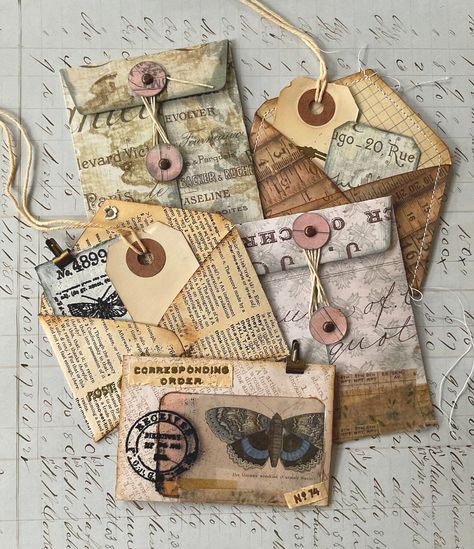 Envelope Junk Journal, Junk Journal Pockets, Journal Pockets, Handmade Journals Diy, Tiny Envelopes, Paper Pocket, Book Page Crafts, Journal Travel, Pocket Folders