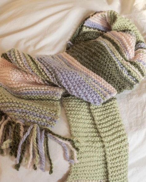 Crochet Scarves Aesthetic, Knit Scarf Aesthetic, Crochet Scarf Aesthetic, Mothers Day Gifts Crafts, Crochet Christmas Ideas, Diy Teacher Appreciation Gifts, Crochet Vibes, Crochet Patterns Ideas, Crochet Free Patterns