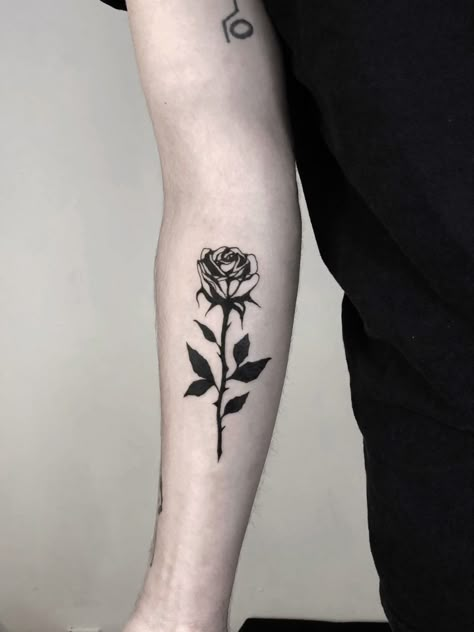 Blackwork rose tattoo. ninaxkappa on IG Rose Tattoo Black, Dark Roses Tattoo, Rose In Black, Black Rose Tattoo, Side Tattoos Women, Single Rose Tattoos, Tattoo Training, Rose Flower Tattoos, Rose Drawing Tattoo