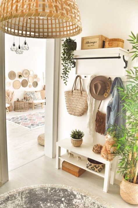 Boho Mudroom, Front Hall Decor, Boho Hallway Decor, Mudroom Decor Ideas, Boho Chic Entryway, Chinchilla Cat, Cat Apartment, Modern Bohemian Decor, Home Decor Sites