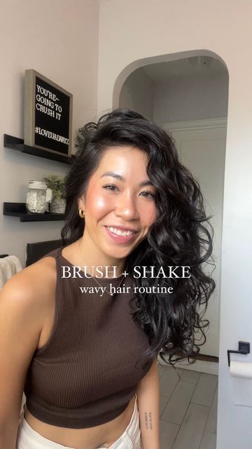 Voluminous Wavy Haircut, Curly Hair Scrunch Method, Leave In Conditioner Wavy Hair, How To Brush Wavy Hair Dry, Squish To Condish Wavy Hair, Brush Style Wavy Hair, How To Brush Wavy Hair, How To Blow Dry Wavy Hair, How To Fix Wavy Hair