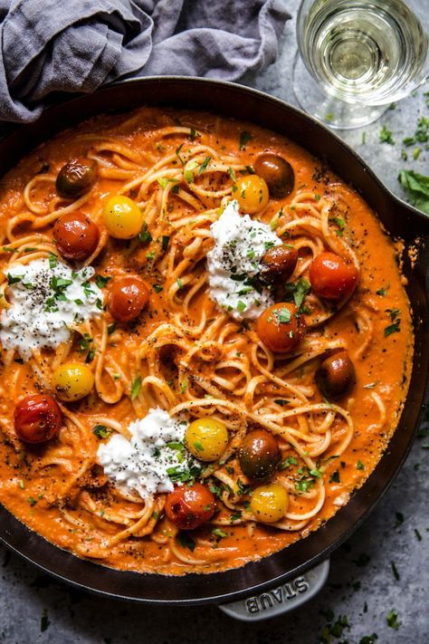 This Roasted Red Pepper Alfredo with Burst Tomatoes and Burrata is a delicious and quick meal to make during the week! Pop over to my site for the recipe! | dinner ideas | pasta recipes | vegetarian recipes | Red Pepper Alfredo, Roasted Red Pepper Alfredo, Tomatoes And Burrata, Burst Tomatoes, Quick Meals To Make, Lentil Pasta, Alfredo Recipe, Roasted Red Pepper, Quick Meal