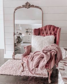 Shabby Bedroom, Shabby Chic Decor Bedroom, Smart Tiles, Dekorasi Kamar Tidur, Shabby Chic Bedroom, Pink Chair, Shabby Chic Bedrooms, Vintage Room, Bedroom Vintage