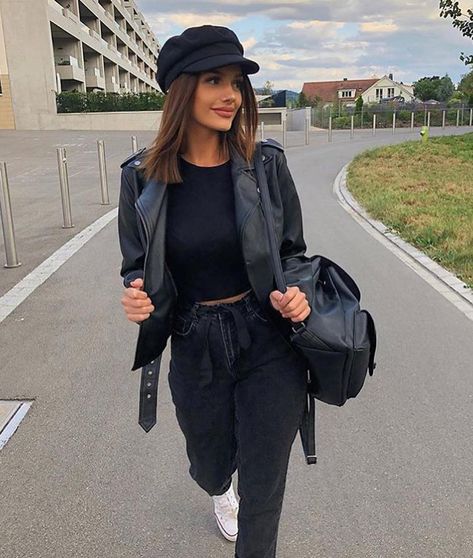 Image may contain: 1 person, standing and outdoor Blouse Outfit Casual, Cap Outfit, University Outfit, Looks Country, Casual Outfit Inspiration, Leather Jacket Outfits, Fashion 2018, Travel Outfit, Discount Code