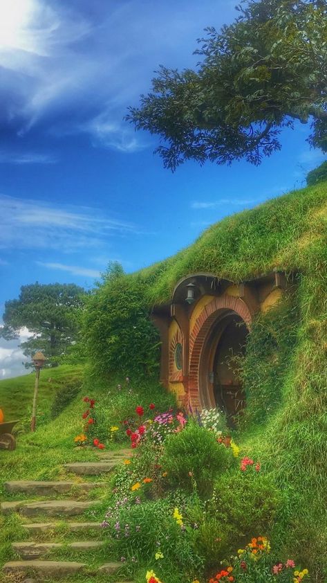 #Dream #House #Nature #Wallpaper Hobbit Garden, Casa Hobbit, Earth Sheltered, Bilbo Baggins, Hobbit Hole, Hobbit House, Earthship, Green Dragon, Movie Sets