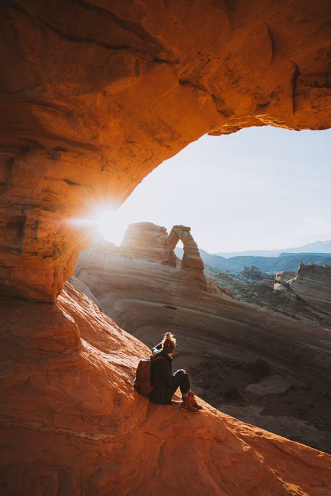 Beat the crowds and see this world-famous arch during sunrise! The Delicate Arch hike is a 2.9 mile out and back trail that takes you up close and personal to an iconic Utah monument and leaves a lasting impression of adventure and curiosity. #Utah #Moab #DelicateArch #ArchesNPS #desert Utah National Parks Road Trip, Utah Road Trip, Delicate Arch, Nature Architecture, National Park Road Trip, Hiking Quotes, Utah Travel, Hiking Fashion, Inspiration Photography