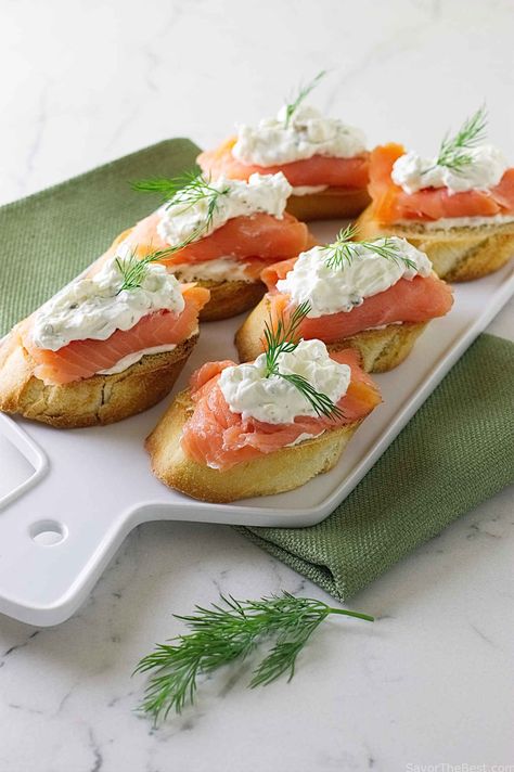 Salmon Bruschetta Recipe, Bruschetta Salmon, Smoked Salmon Brunch Ideas, Smoked Salmon Bruschetta Recipe, Smoked Salmon Brunch Recipes, Smoked Salmon Tartines, Bruschetta Appetizer, Bruschetta Recipe, Buffalo Wings