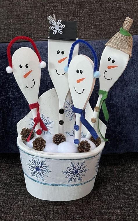 Wooden Spoon Snowman Craft, Snowman Spoons, Spoon Snowman, Wooden Spoon Crafts, Snowman Crafts Diy, Easy Crafts To Sell, Grace Art, Snowman Craft, Snow Theme