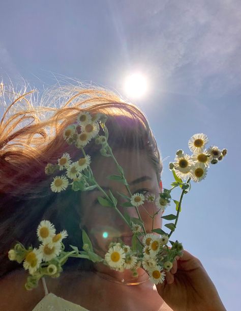 Sun Person Aesthetic, Sunshine Aesthetic Girl, Wild Girl Aesthetic, Sunny Girl Aesthetic, Kind Girl Aesthetic, Heba Core, Sun Girl Aesthetic, Sunshine Girl Aesthetic, Annular Eclipse