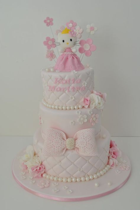 Hello Kitty Quinceanera Cake, Hello Kitty Quinceanera, Flower Quince, Hello Kitty Cake Design, Hello Kitty Theme Party, Hello Kitty Birthday Cake, 15th Birthday Cakes, Kitty Theme, Quinceanera Crown