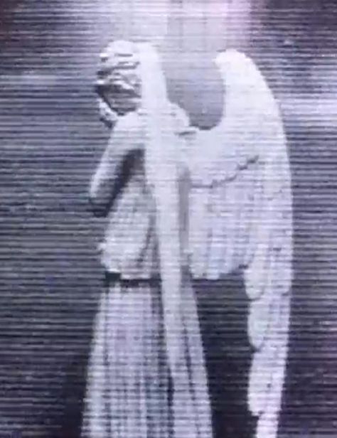 Weeping Angel All Doctor Who, Angel Theme, Creepy Core, Weeping Angel, Angel Wallpaper, Ancient Statues, Doctor Who Art, Emo Wallpaper, The Tardis