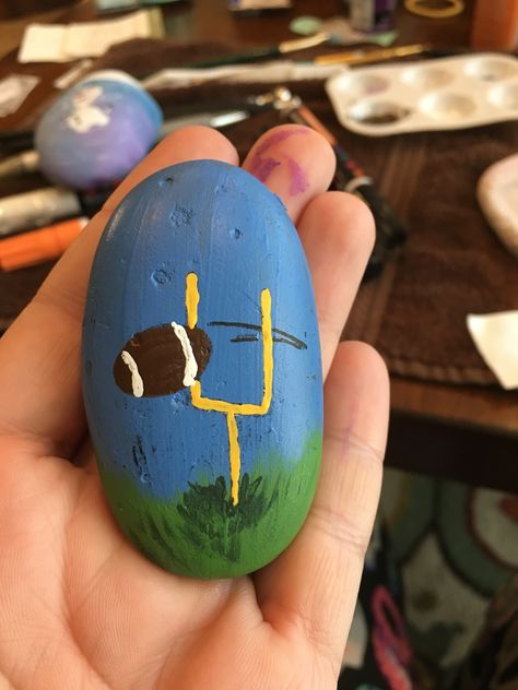 Corn Painting, Inspirational Rocks, Diy Crafts For Girls, Painted Rocks Kids, Painted Rocks Craft, Painted Rocks Diy, Rock Painting Ideas Easy, Rock Painting Patterns, Hand Painted Stones