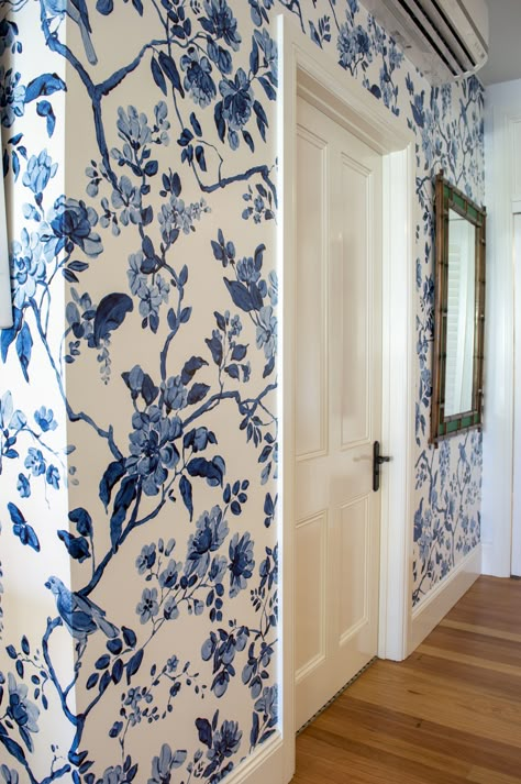 Blue White Bedroom Wallpaper, Light Blue Chinoiserie Wallpaper, Blue And White Wallpaper In Kitchen, Wallpaper Bedroom Blue And White, Chinisorie Wallpaper, Chinoiserie Blue And White Wallpaper, Blue White Wallpaper Bedroom, Blue And White Wallpaper Kitchen, Blue And White Vintage Wallpaper