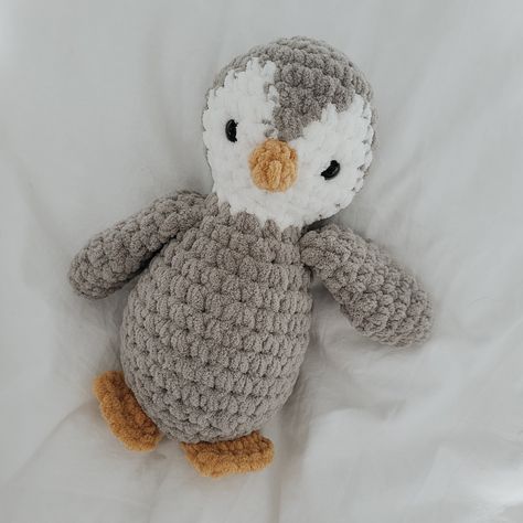 Beginner Crochet Stuffies, Crochet Stuffy Ideas, Chunky Crochet Animals, Cute Crochet Stuffed Animals, Amigurumi Animals Free Pattern, Stuffed Animal Crochet, Penguin Crochet, Crochet Penguin, Crochet Plushies