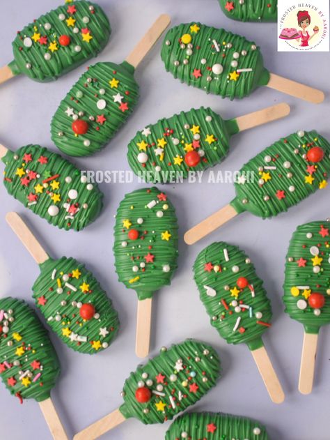 Cakesicle Christmas, Christmas Cakesicle, Christmas Cakesicles Ideas, Christmas Cakecicles, Christmas Cake Popsicles, Cakesicles Christmas, Cakesickles Ideas, Christmas Cakesicles, Cakesicles Ideas