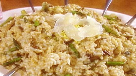 Wild Mushroom and Asparagus Risotto Recipe | Alton Brown | Food Network Mushroom Asparagus Risotto, Mushroom Asparagus, Asparagus Risotto, Seafood Risotto, Brown Food, Brown Recipe, Risotto Recipe, Alton Brown, Wild Mushroom