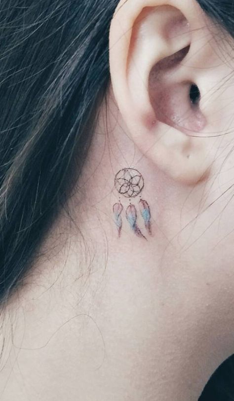 Dream Catcher tattoo ideas Dreamcatcher Tattoo Behind Ear, Small Dreamcatcher Tattoo, Dream Catcher Tattoo Ideas, Tattoo Behind Ear, Behind Ear Tattoos, Dream Catcher Tattoo Design, Catrina Tattoo, Dream Catcher Tattoo, Diy Tattoo