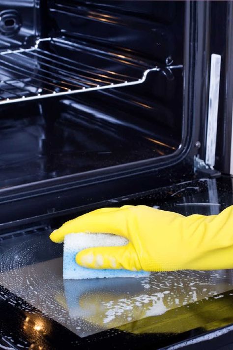 Oven Cleaning Easy, Oven Cleaning Hacks, Homemade Oven Cleaner, Natural Baking, Family Recipe Book, Self Cleaning Ovens, Baking Soda And Lemon, Laundry Tips, Oven Cleaner