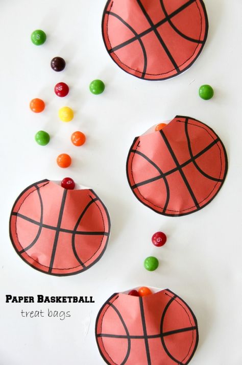 20 March Madness Party Ideas | Food | Games | Decorations | Basketball | Snack Recipes | Big Game | Easy DIY Craft Tutorial Idea Basketball Treat Bags, Sports Treats, Basketball Snacks, Basketball Cakes, Basketball Treats, Basketball Banquet, Basketball Crafts, Basketball Cupcakes, March Madness Parties