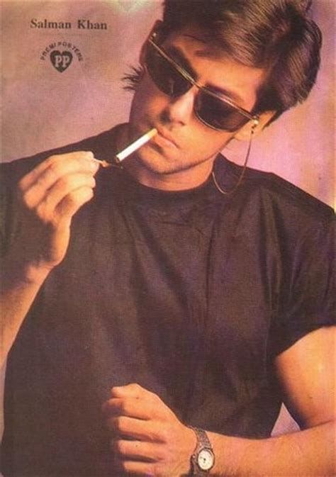 Salman Khan- Bhai smoking, now Sallu smoked for a lot of years but then because of an health issue with nerve damage decided to voluntarily kick the habit in 2012 & he was even successful at it for a couple of years.However unfortunately he took up smoking again in 2016 & hasn't stopped since then. People who are extremely intelligent, laser focused, high strung or highly energetic usually find that smoking cigarettes helps to both soothe & to relax them, so maybe that's why Sallu smokes. Salman Khan Quotes, Salman Khan Young, Actor Bollywood, 90s Couples, Salman Khan Wallpapers, High Strung, Gym Photoshoot, Retro Photoshoot, Bollywood Retro