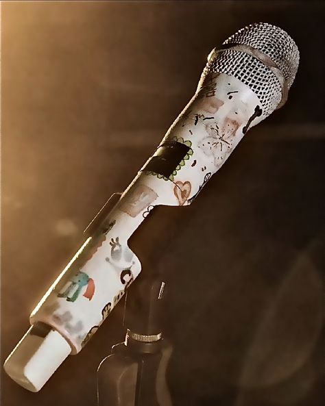 Five Microphones Kpop, Gidle Microphone, Kpop Soloist Aesthetic, Cool Microphones, Microphones Aesthetic, Fancy Microphone, Custom Microphone Design, Customized Microphone, Kpop Mic