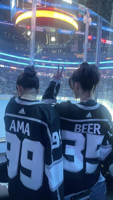 Hockey Game Outfit, Hockey Outfits, Hockey Wife, Hockey Goals, Hockey Girlfriend, Les Pogues, Playing For Keeps, Hockey Girl, Hockey Girls