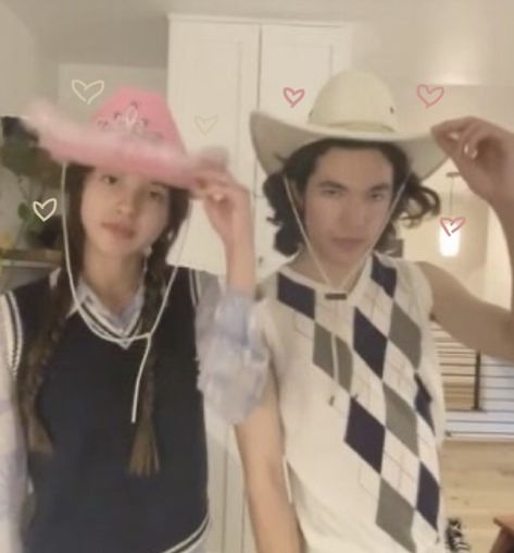 Conan Gray And Olivia Rodrigo, Linda And Heather, Olivia Lyrics, Pink Cowboy Hat, Olivia + Core + Aesthetic, Conan Gray Aesthetic, Grey Christmas, Mexican Girl, Best Duos