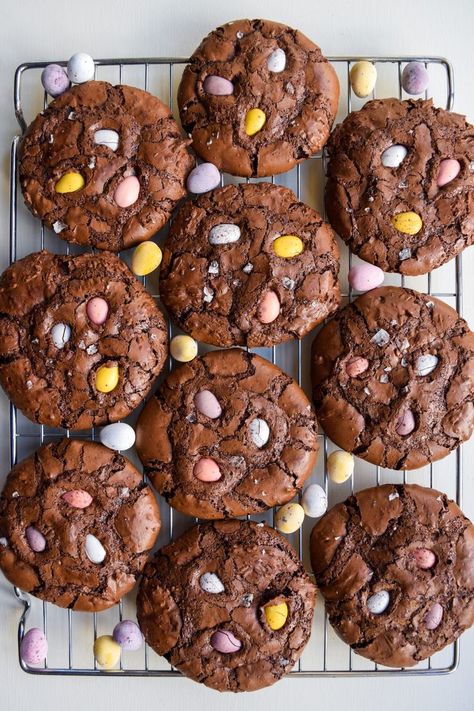 Flourless Chocolate Easter Cookies | Rachel Phipps #glutenfree #flourless #chocolate #cookies #easter #baking Flourless Chocolate Cookies, Easter Cookie, Easter Desserts Recipes, Easter Baking, Summer Cookies, Flourless Chocolate, Easter Chocolate, Easter Dessert, Easter Cookies