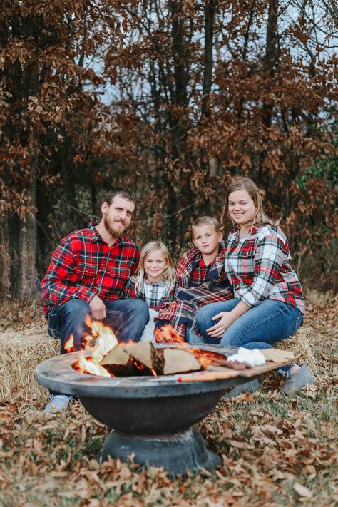 Family Photoshoot, Family Photo, Campfire, Photography Ideas, Family Photos, Photo Shoot, Couple Photos, Photography