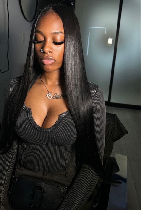 Middle Part Hairstyles Black Women, Sew In Straight Hair, Relationship Pics, Fine Shyt, Middle Part Hairstyles, Sew In Hairstyles, Quick Weave Hairstyles, Baddie Fits, Natural Curls Hairstyles