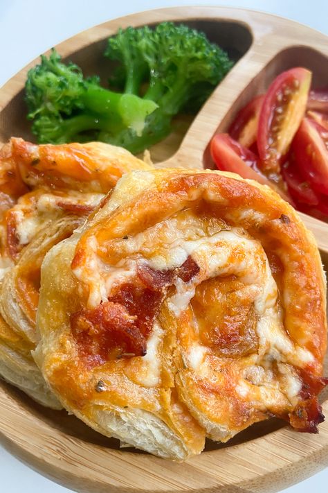 Cheesy Pizza Roll Ups - Feeding Tiny Bellies Pizza For Babies, Freezable Toddler Meals, Ground Beef Toddler Meals, Easy Balanced Meals, Kids Meals Ideas, Toddler Pizza, Toddler Lunch Ideas For Daycare, Lunch Toddler, Lunch Ideas For Toddlers