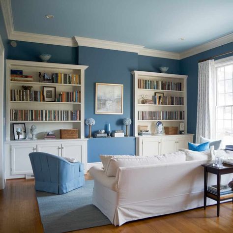 38+ Blue Wall Ideas to Transform Your Home Sanctuary - ostrali.com Powder Blue Walls, Light Blue Living Room Ideas, Lounge Blue Feature Wall, Ocean Blue Accent Wall, Blue Wall Wood Floor, Sky Blue Wall Paint Living Rooms, Pale Blue Feature Wall, Light Blue Living Room Walls, Blue Wall Living Room Ideas