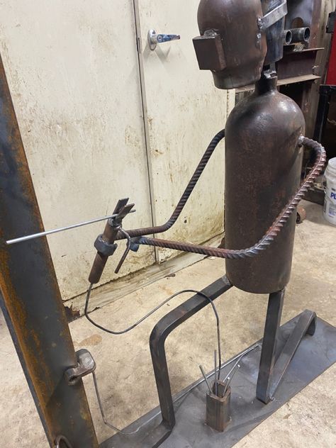 Big Welding Projects, Rebar Projects, Scrap Sculpture, Big Statue, Welding Ideas, Metal Sculptures, Main Gate Design, Metal Projects, Metal Words