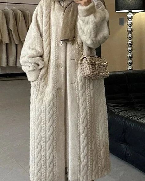 Instagram Color Vison, Womens Faux Fur Coat, Loose Coats, Longline Coat, Mink Coat, Long Winter Coats, Fur Coats Women, Estilo Chic, Oatmeal Color