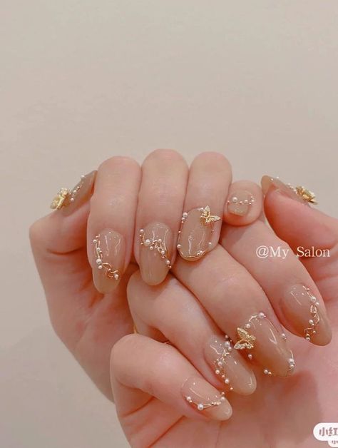 Nail Art Wedding Elegant, Asian Nail Art, Bridal Nail Art, Art Designs Ideas, Gold Nail Designs, Asian Nails, Gold Nail, Pretty Gel Nails, Pearl Nails